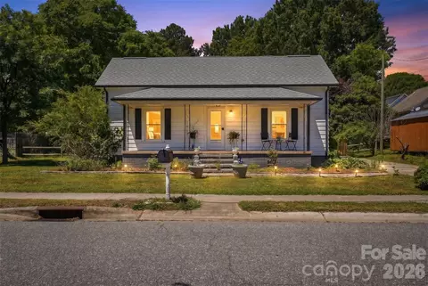 30 Selma Dr, Mooresville, NC 28115