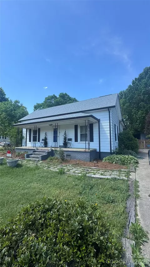 30 Selma Dr, Mooresville, NC 28115