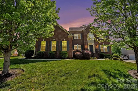 7608 Clarke Ridge Ct, Charlotte, NC 28269
