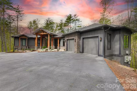 726 Ugugu Dr, Brevard, NC 28712