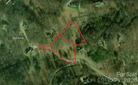 18 Indian Hills Dr, Whittier, NC 28789