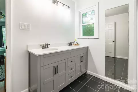 Bath - 513 Mountainbrook Rd, Lancaster, SC 29720 photo 2 of 5