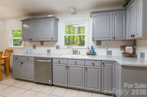 Kitchen - 513 Mountainbrook Rd, Lancaster, SC 29720 photo 2 of 3