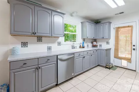 Kitchen - 513 Mountainbrook Rd, Lancaster, SC 29720 photo 1 of 3