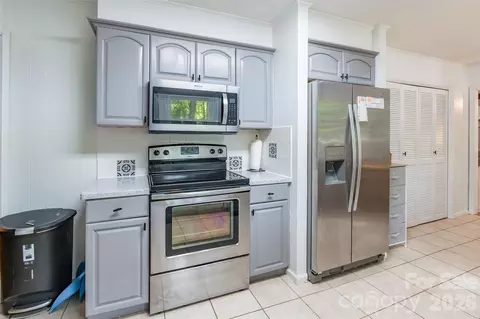 Kitchen - 513 Mountainbrook Rd, Lancaster, SC 29720 photo 3 of 3