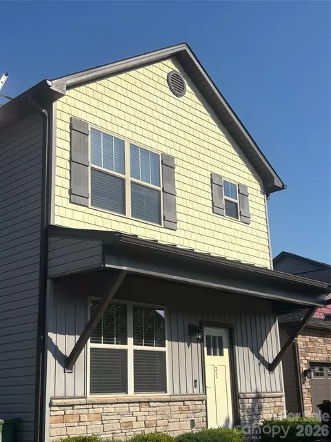 31 Harrelson Ln, Fletcher, NC 28732