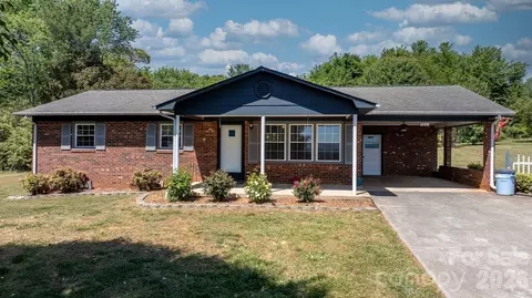 1109 Windsong Cir, Hudson, NC 28638