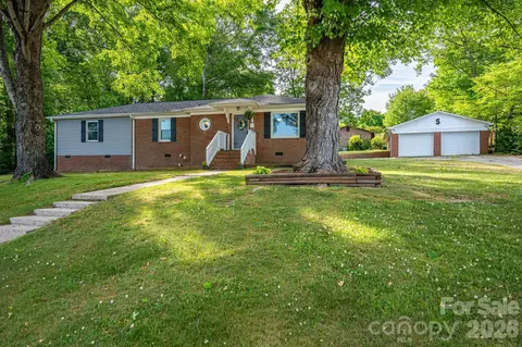 704 Dogwood Ave, Lincolnton, NC 28092