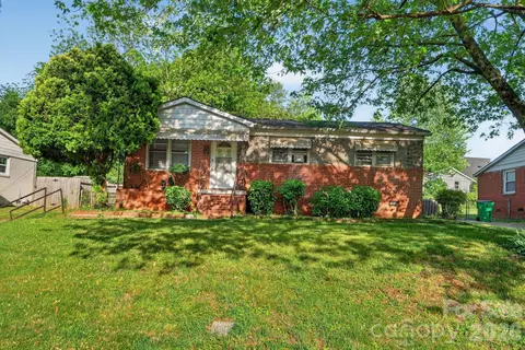 2308 Crestview Dr, Charlotte, NC 28216