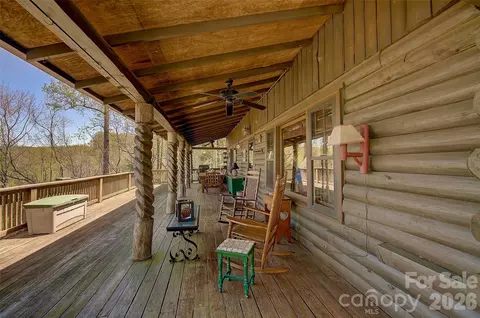 551 Carvers Knob Rd, Spruce Pine, NC 28777