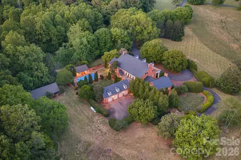 1486 Knolls Dr, Newton, NC 28658