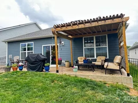 4450 Streamside Rd, Denver, NC 28037