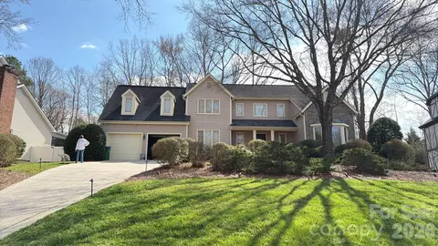 212 Rose Arbor Ln, Matthews, NC 28105