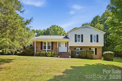 1890 Country Manor Ln, Rock Hill, SC 29730
