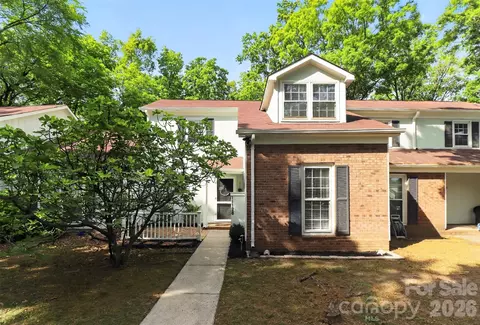 11128 Sevilla Ct, Charlotte, NC 28226