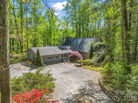 260 Tranquility Pl, Hendersonville, NC 28739