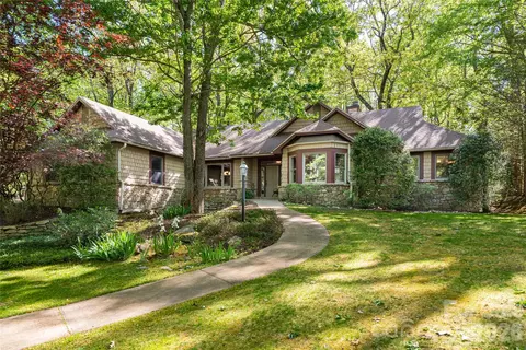 109 Little Cherokee Rdg, Hendersonville, NC 28739