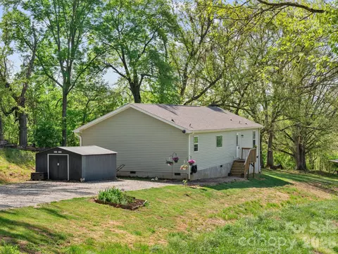 191 Posey Griffin Dr, Mars Hill, NC 28754