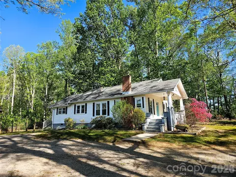 5185 Old Haywood Rd, Mills River, NC 28759