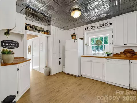 Kitchen - 289 Carson St, Tryon, NC 28782 photo 2 of 2