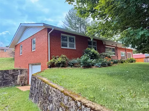 56 Henson Dr, Waynesville, NC 28786