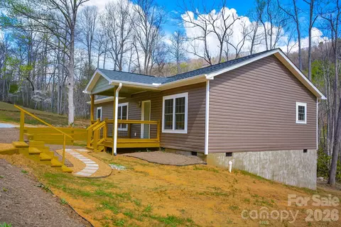 784 Bearwallow Mountain Rd, Hendersonville, NC 28792