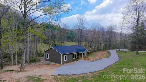 784 Bearwallow Mountain Rd, Hendersonville, NC 28792