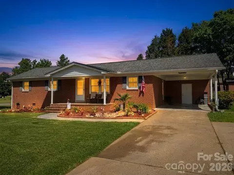 608 Cedar Dr, Dallas, NC 28034