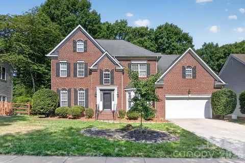 8812 Kingston Forest Dr, Charlotte, NC 28277
