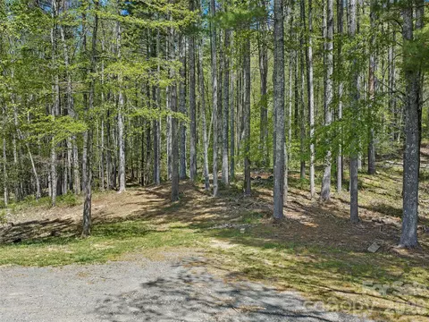 105 Satinwood Dr, Burnsville, NC 28714