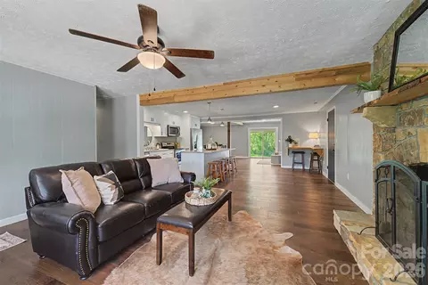 Living - 160 Canter Ln, Sylva, NC 28779 photo 2 of 4