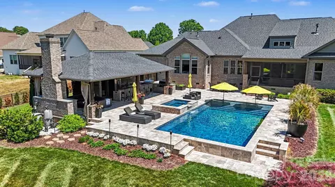 720 Farmer Mill Ln, Matthews, NC 28104