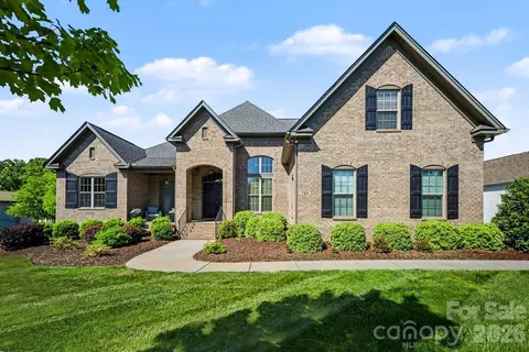 720 Farmer Mill Ln, Matthews, NC 28104
