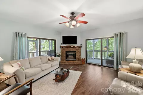 3509 Mountain Top Way, Hendersonville, NC 28739