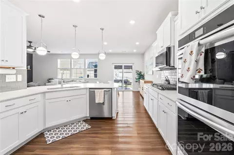 12111 Bishop Castle Dr, Charlotte, NC 28273