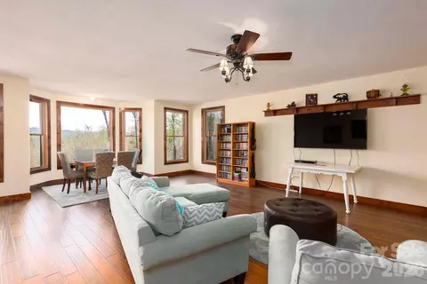 Living - 716 Peppervine Cir, Brevard, NC 28712 photo 2 of 2