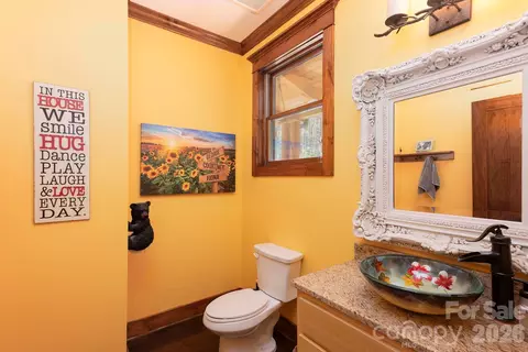 Bath - 716 Peppervine Cir, Brevard, NC 28712 photo 1 of 1
