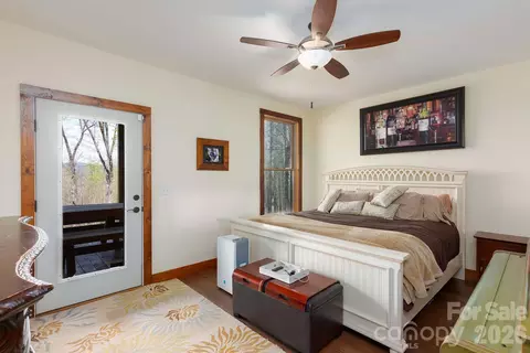 Bedroom - 716 Peppervine Cir, Brevard, NC 28712 photo 3 of 6