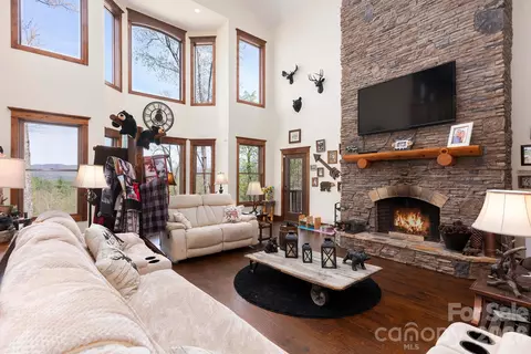 Living - 716 Peppervine Cir, Brevard, NC 28712 photo 1 of 2