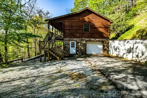 239 Dutch Treat Rd, Banner Elk, NC 28604