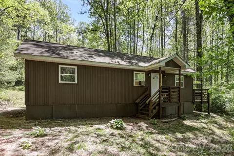 521 Lake Falls Rd, Hendersonville, NC 28739
