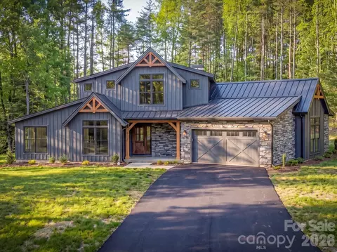92 Crystal Heights Dr, Hendersonville, NC 28739