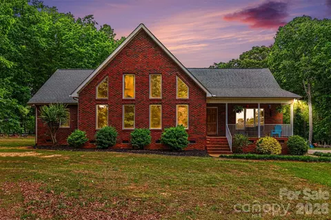 884 Beamguard Rd, Clover, SC 29710