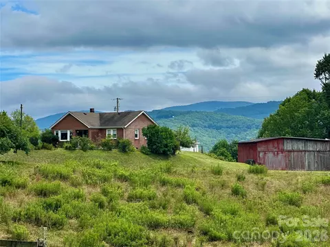 580 Russ Norris Heaton Rd, Elk Park, NC 28622