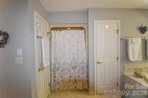 Bath - 548 Thunder Rd, Brevard, NC 28712 photo 3 of 4