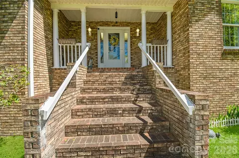 Exterior - 548 Thunder Rd, Brevard, NC 28712 photo 1 of 9