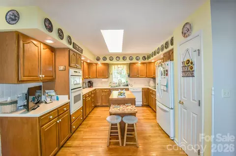 Kitchen - 548 Thunder Rd, Brevard, NC 28712 photo 1 of 6