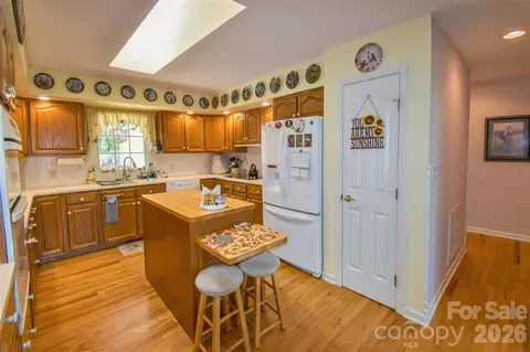 Kitchen - 548 Thunder Rd, Brevard, NC 28712 photo 3 of 6