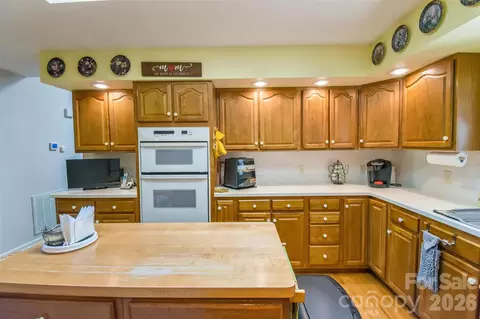 Kitchen - 548 Thunder Rd, Brevard, NC 28712 photo 4 of 6