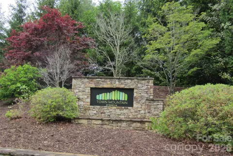 64 Longspur Ln, Asheville, NC 28804